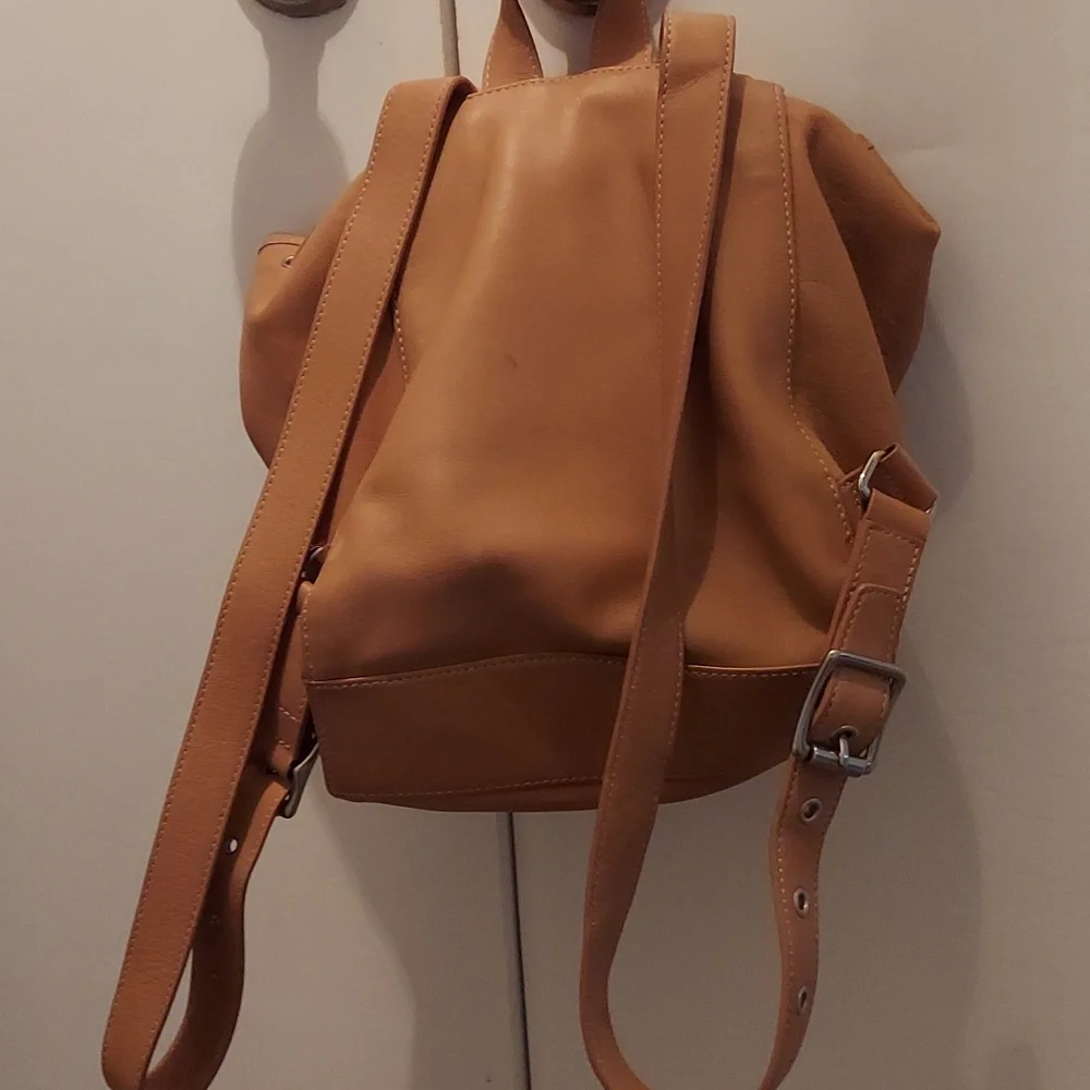 Backpack - Picture 2 of 8